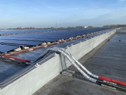 Hoe beveilig ik de brandscheiding op het dak voor een pv-installatie?